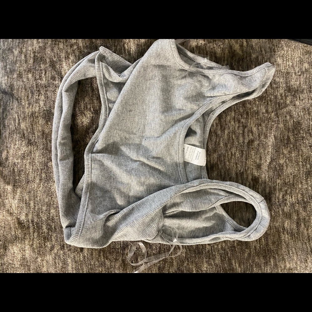 gray crop top